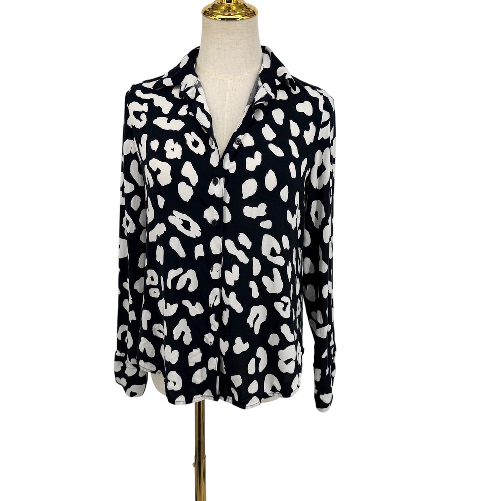 Elevated Casual Button Down Blouse XS Black White Abstract Chic Leopard Print
